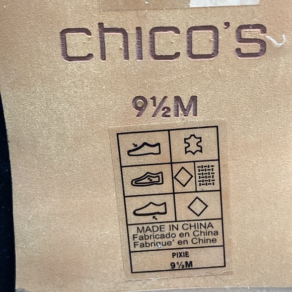 New size 9.5 Chico faux black suede pull on with fur lining and Pom pom - Picture 6 of 7